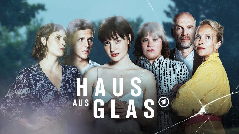 ARTE und ARD mit dramatischer Mini-Serie: Gut inszeniert! Toller Cast setzt der Serie die Krone auf – Eine Kritik »Haus aus Glas« im Ersten – Serien-Tipp