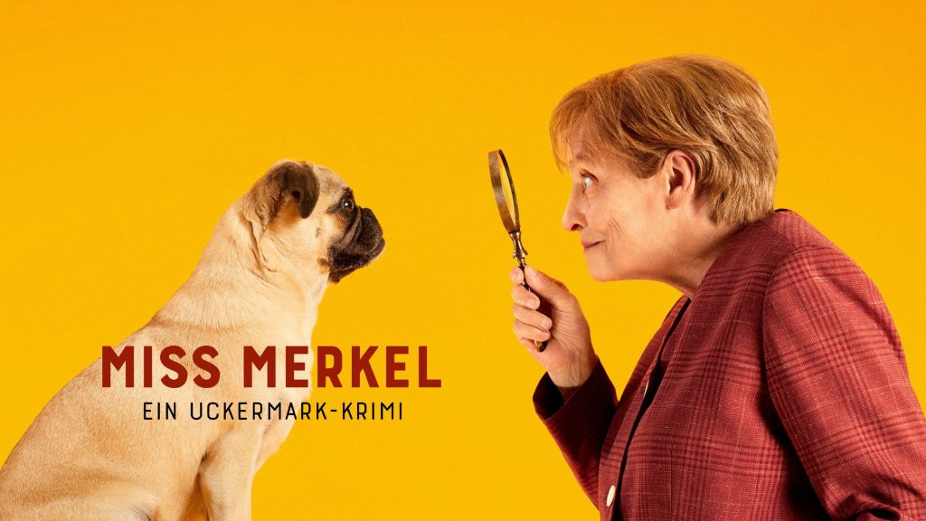 Film Empfehlung: Angela Merkel ist wieder da – irgendwie +++ Am 19.3. um 20:15 Uhr bei RTL +++ Filmempfehlung: »Miss Merkel – Mord auf dem Friedhof«