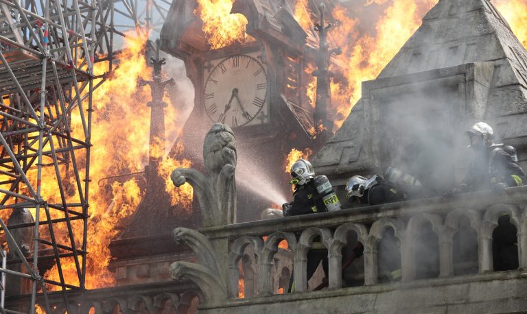 Notre-Dame in Flammen