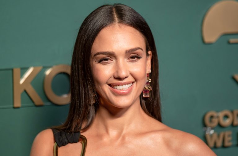 Jessica,Alba,Attends,The,16th,Annual,God's,Love,We,Deliver