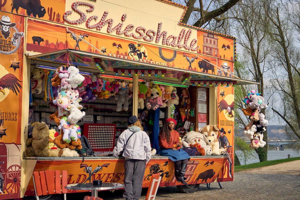 Achtteilige Comedy-Serie +++ ZDFneoriginal +++ Ungewöhnliches Thema in den Mainstreammedien +++