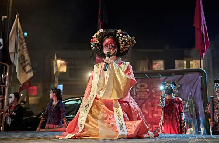 +++ Fans müssen stark sein +++ Sucy Pretsch launcht Horror-Roman "Die letzte Show" +++ Start der Netflix-Horror-Serie »Hellbound« +++