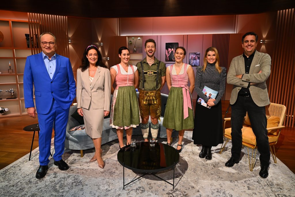 +++ Neue Folgen der winterlichen Überraschungsfeier mit erlesenen Gästen +++ Mit dabei sind unter anderen Anke Engelke, Barbara Wussow, Klaas Heufer-Umlauf, Michael Kessler und Jörg Draeger +++