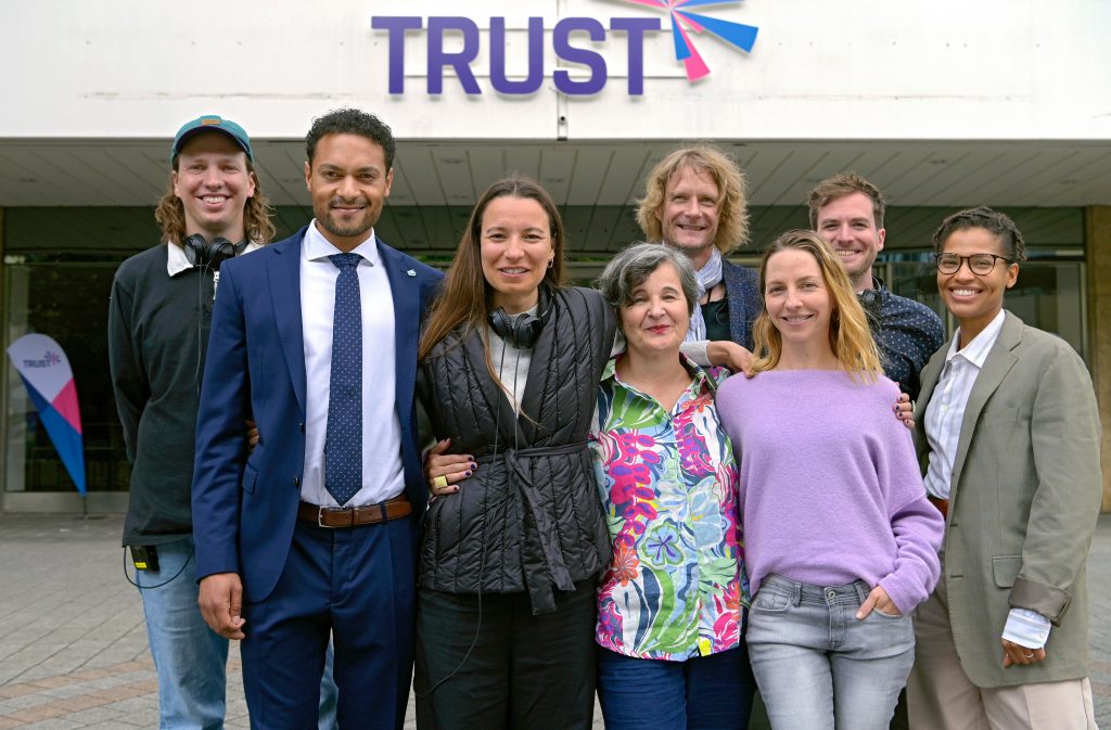 +++ Achtteilige fiktionale Serie seit Januar in der Mediathek +++ »A Better Place«: Eine soziale Utopie als fiktionale ARD-Serie