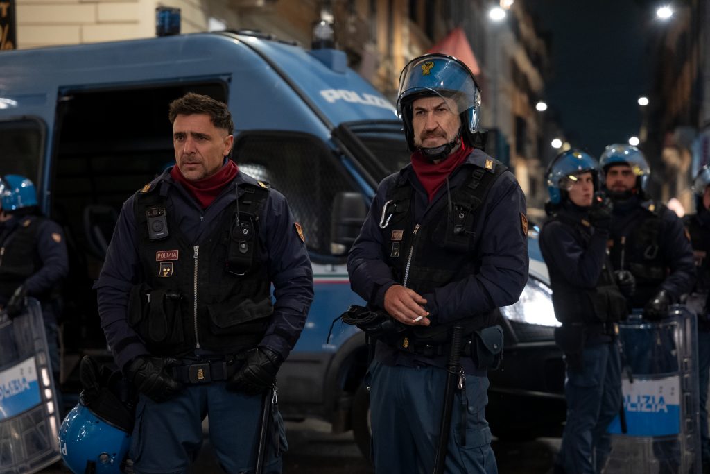 Kriminalserie startet Januar bei Netflix:Spezialeinheit der Polizei in Rom hat viel zu tun +++ Italienische Thriller-Serie: »Außer Kontrolle«