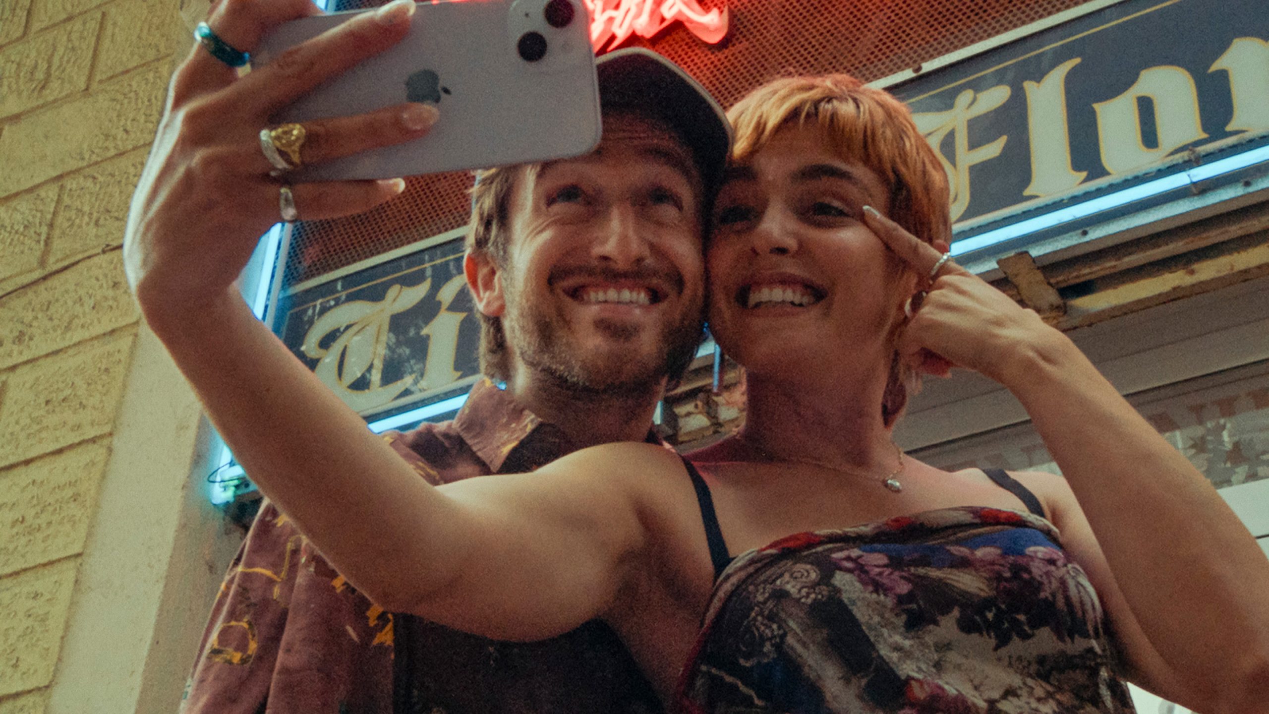 Komödie erzählt von Wiederbegegnung zweier Kindheitsfreunde +++ Starttermin +++ Spanische Serie »Love You to Death« startet bei AppleTV+