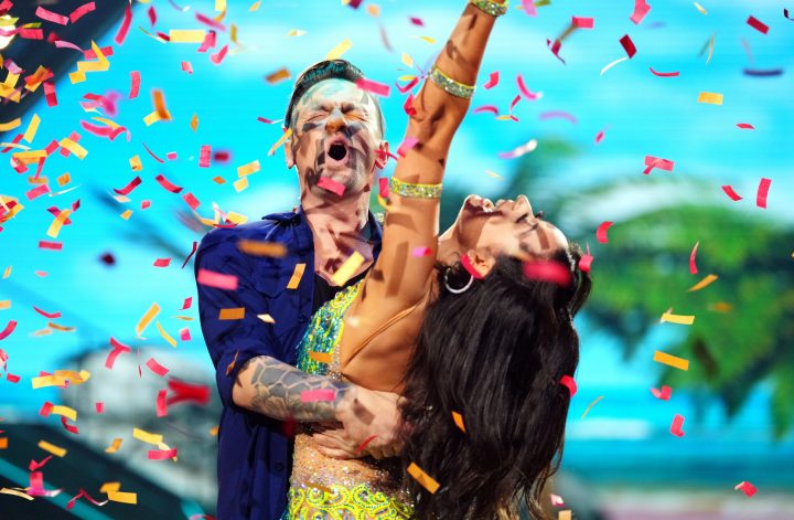 Ben Zucker und Malika Dzumaev tanzen Cha Cha Cha. +++ Die Verwendung des sendungsbezogenen Materials ist nur mit dem Hinweis und Verlinkung auf RTL+ gestattet. +++