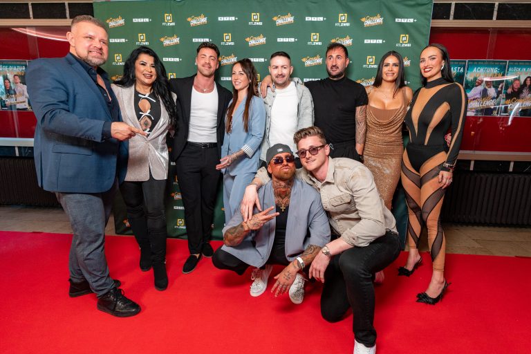 Free-TV, RTLZWEI, Realitystars, TV-Ikonen, Influencer, Kino-Premiere, Cast-Teilnehmer, Tommy Pedroni, Paulina Ljubas, Sandra Sicora, Gigi Birofio, Tobi Wegener, Sauerland, großer Promi-Auflauf, Iris Klein, Stefan Braun, Love Island, Überraschungskandidatin, Calvin Kleinen, Rampenlicht, Reality-TV