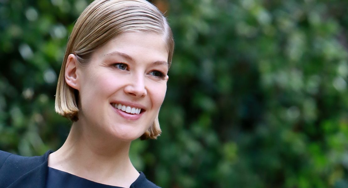 Rosamund Pike im Psychothriller »Hallow Road«: Trailer und erste Einblicke