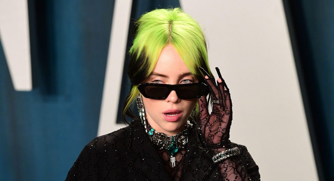 Billie wurde 2001 in Los Angeles geboren. Sie wuchs in einem kreativen Umfeld auf. Schon früh schrieb sie mit ihrem Bruder Finneas Songs im Kinderzimmer. Mit "Ocean Eyes" geht sie zufällig viral. Mit "Bad Guy" revolutioniert sie die Popwelt und bricht alle Regeln. Ihr Stil umfasst flüsternden Gesang, düstere Sounds und oversized Looks. Ihre Themen sind mentale Gesundheit, Leistungsdruck und das Gefühl, nicht dazuzugehören.