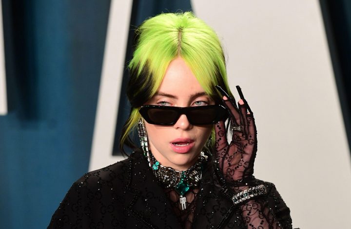 Billie wurde 2001 in Los Angeles geboren. Sie wuchs in einem kreativen Umfeld auf. Schon früh schrieb sie mit ihrem Bruder Finneas Songs im Kinderzimmer. Mit "Ocean Eyes" geht sie zufällig viral. Mit "Bad Guy" revolutioniert sie die Popwelt und bricht alle Regeln. Ihr Stil umfasst flüsternden Gesang, düstere Sounds und oversized Looks. Ihre Themen sind mentale Gesundheit, Leistungsdruck und das Gefühl, nicht dazuzugehören.