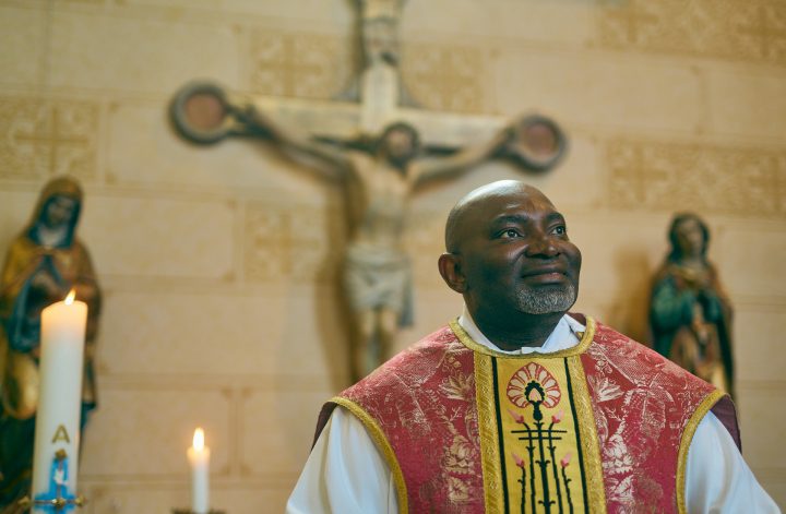 »Kirche ohne Rassismus«: Doku und Gottesdienst an Pfingsten im ZDF