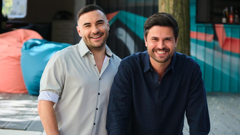 "Unter uns", produziert von UFA Serial Drama, läuft täglich von montags bis freitags um 17:30 Uhr bei RTL und jederzeit auf RTL+.