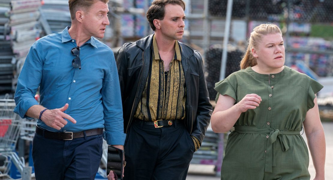 +++ Ein mysteriöser Mord im Schatten des Fußballs entfaltet dunkle Geheimnisse +++ Kommissare decken schockierende Wahrheiten über eine Mutter und ihren Sohn auf +++