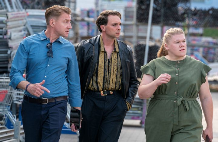 +++ Ein mysteriöser Mord im Schatten des Fußballs entfaltet dunkle Geheimnisse +++ Kommissare decken schockierende Wahrheiten über eine Mutter und ihren Sohn auf +++