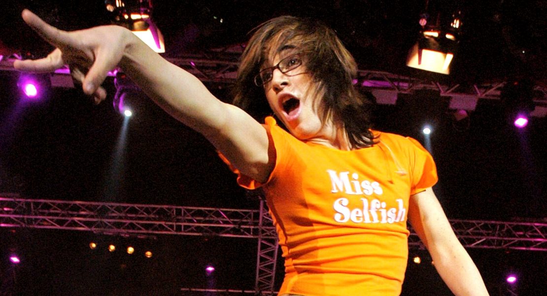 +++ Aufstieg zum Star und Kampf um Identität +++ Tragisches Verschwinden +++ Mut zur Veränderung · Queere Sichtbarkeit und das Vermächtnis der Inspiration +++