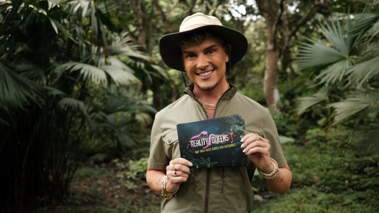 +++ Twenty4Tim wird Host der 2. Staffel von "Reality Queens – Auf High Heels durch den Dschungel" auf RTL+ +++