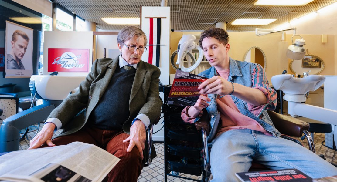 +++ Satire trifft Reality: Kultfigur auf neuer Mission +++ Mentorin und Rivalen – Humorvolle Grenzgänge +++