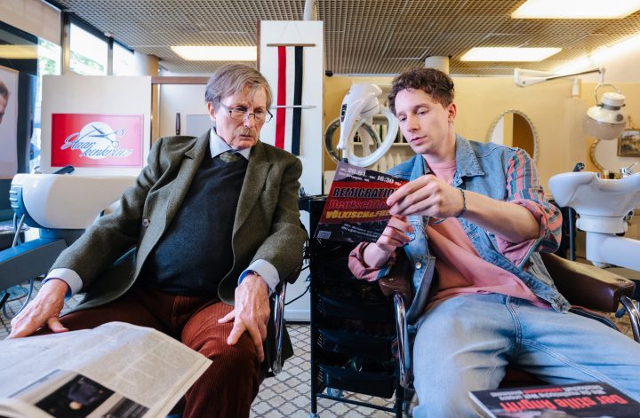 +++ Satire trifft Reality: Kultfigur auf neuer Mission +++ Mentorin und Rivalen – Humorvolle Grenzgänge +++