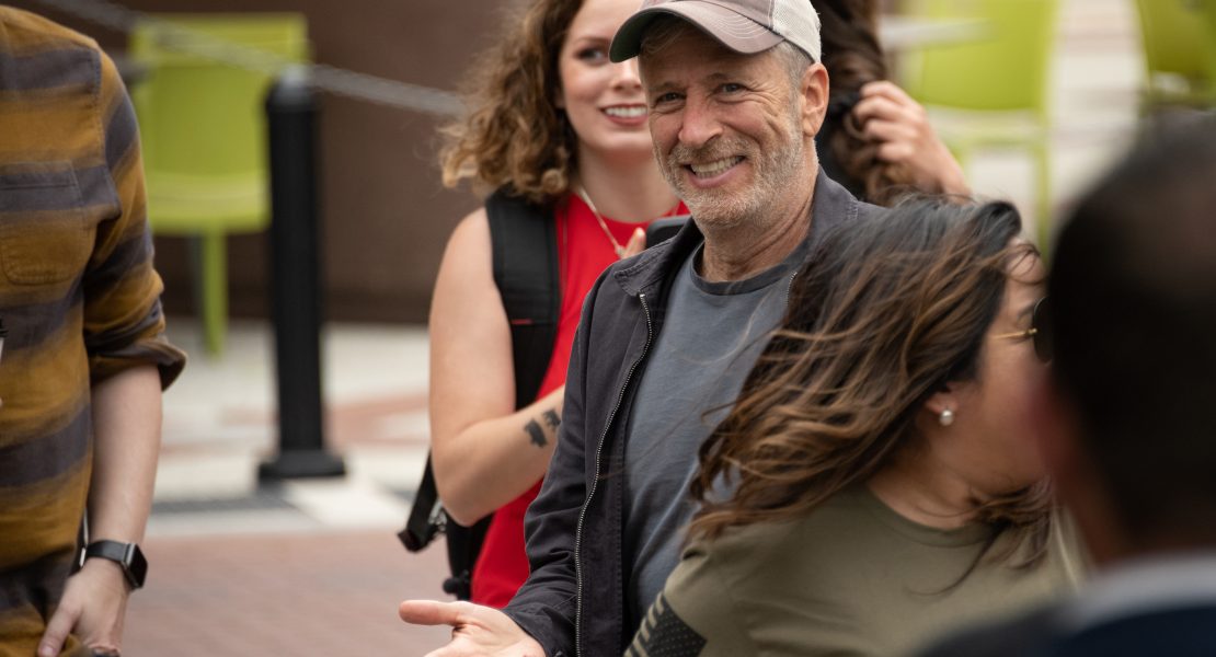 Jon Stewart dreht die Satire um: »Daily Show« als Trump-Propaganda-Parodie