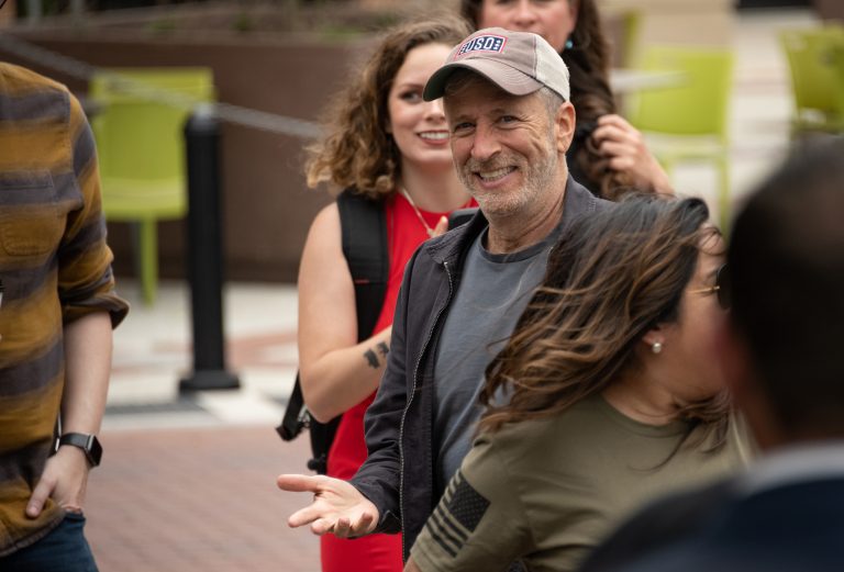 Jon Stewart dreht die Satire um: »Daily Show« als Trump-Propaganda-Parodie
