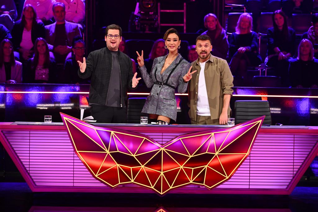 Bühne frei für große Überraschungen: Das war der Start von »The Masked Singer«