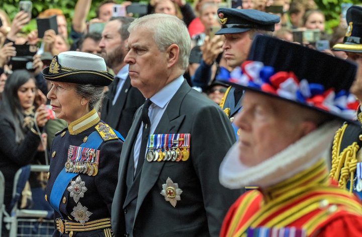 Polizei greift durch: Ex-Prinz Andrew in Haft – bröckelt jetzt die letzte Mauer des Schweigens? – Doku-Übersicht