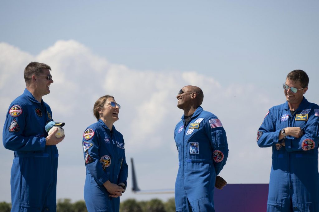 Feuerball aus dem All: Artemis 2-Crew spektakulär im Pazifik gelandet