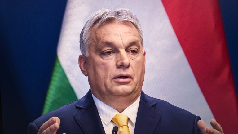 +++ Rekord-Wahlbeteiligung, tief gespaltenes Land: Entscheidet Budapest heute über Kurswechsel oder Dauerkrise mit Brüssel +++ Orbán gegen Magyar: Wird aus Ungarns Problemfall plötzlich Europas Hoffnungsträger? +++ Ticker +++ TV-Hinweise +++
