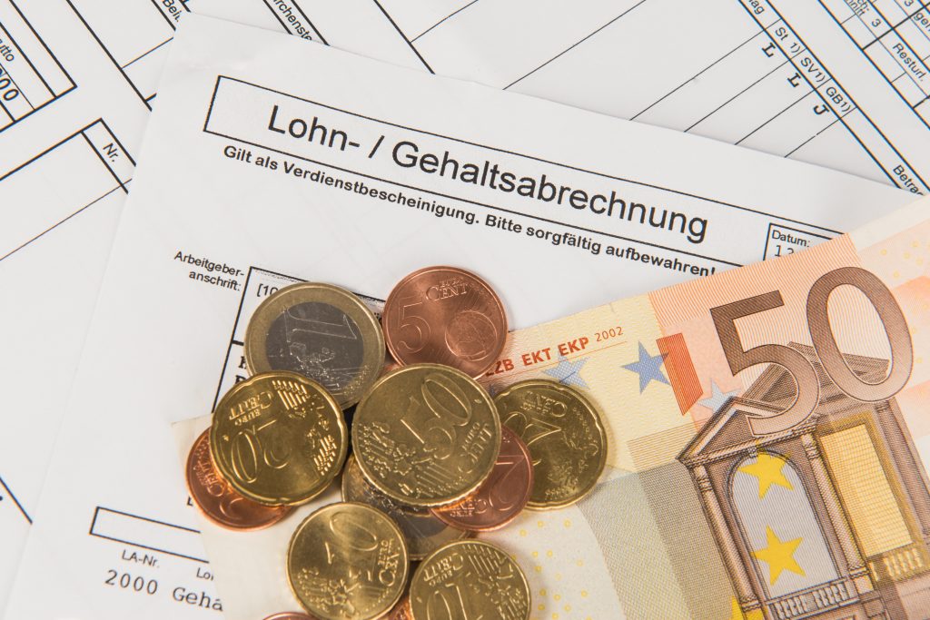 RTL Gehaltscheck, Was verdient Deutschland, ehrlicher Gehaltscheck, Gehalt Domina, Gehalt Pfarrer, Gehalt Nestlé, Lohnvergleich Deutschland, Einkommensschere, Arm und Reich Deutschland, Gini Index Deutschland, Reallohnverlust, Niedriglohn Deutschland, Gehaltsranking RTL, Gewerkschaften 1. Mai, Tag der Arbeit Deutschland, Streiks für höhere Löhne, Tarifverhandlungen Lohn, Einkommen Ungleichheit, Gehalt offenlegen, Gehalt RTL Sendung, Gehaltscheck TV Show, Löhne in Deutschland, soziale Ungleichheit, Gehalt Künstler Deutschland, Mindestlohn und Inflation
