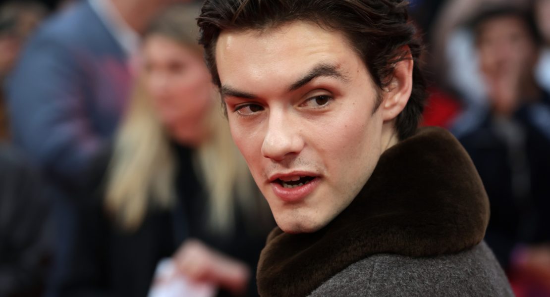 Jüngster Bond aller Zeiten? So reagiert Netflix-Star Louis Partridge auf die 007-Gerüchte
