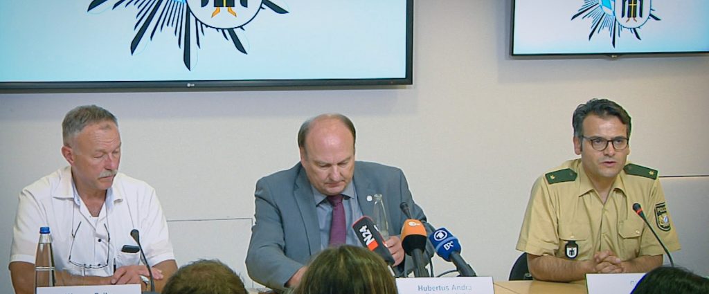 +++ ZDFinfo rekonstruiert die Paniknacht rund um das OEZ-Attentat vom 22. Juli 2016 +++ Ermittler, Überlebende und Helfer schildern, wie München in Angst und Chaos versinkt +++
