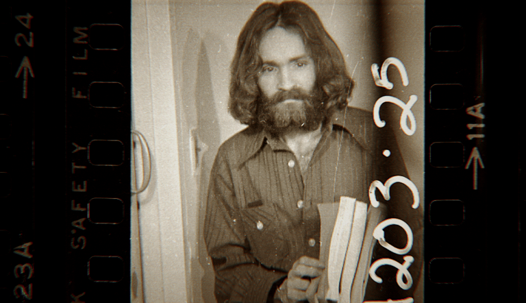 Die wahre Geschichte von Charles Manson: Was die neue Netflix-Serie zeigt – und was nachgestellt ist