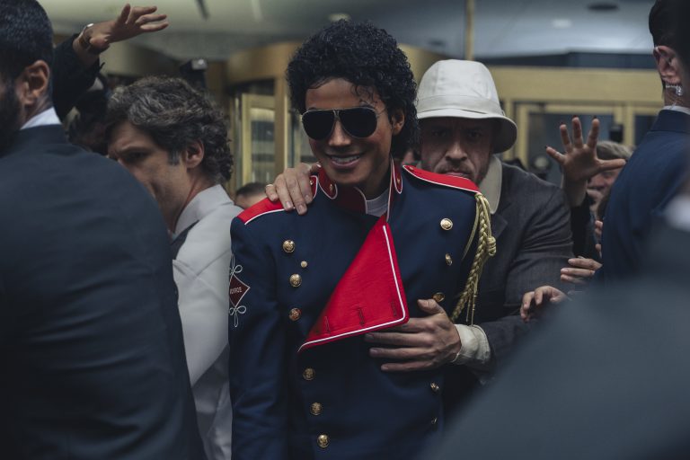 Jaafar Jackson verkörpert seinen Onkel Michael Jackson im Biopic „Michael“. Foto: Glen Wilson/Lionsgate