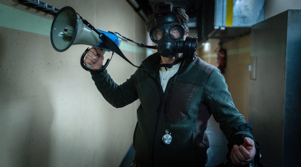 Szene aus dem Kölner „Tatort: Die letzten Menschen von Köln“ mit dem Survivaltrainer Moritz Zechmann und seiner Preppergruppe in einem ehemaligen Zivilschutzbunker.