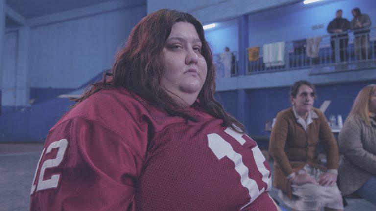 Ema in der Netflix-Miniserie „Meine traurigen Toten“