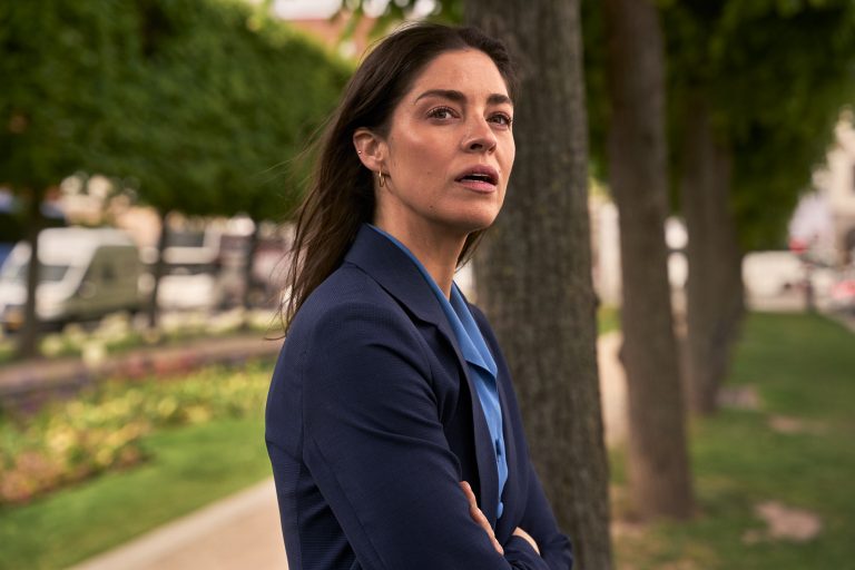 Die Frau ohne Vergangenheit bei Netflix – Kritik und Ende erklärt