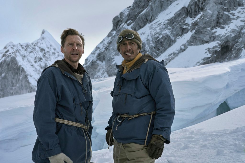 Bei einem entsprechenden Zweiermotiv: „Genden Phuntsok als Tenzing Norgay und Tom Hiddleston als Edmund Hillary im Film Tenzing“